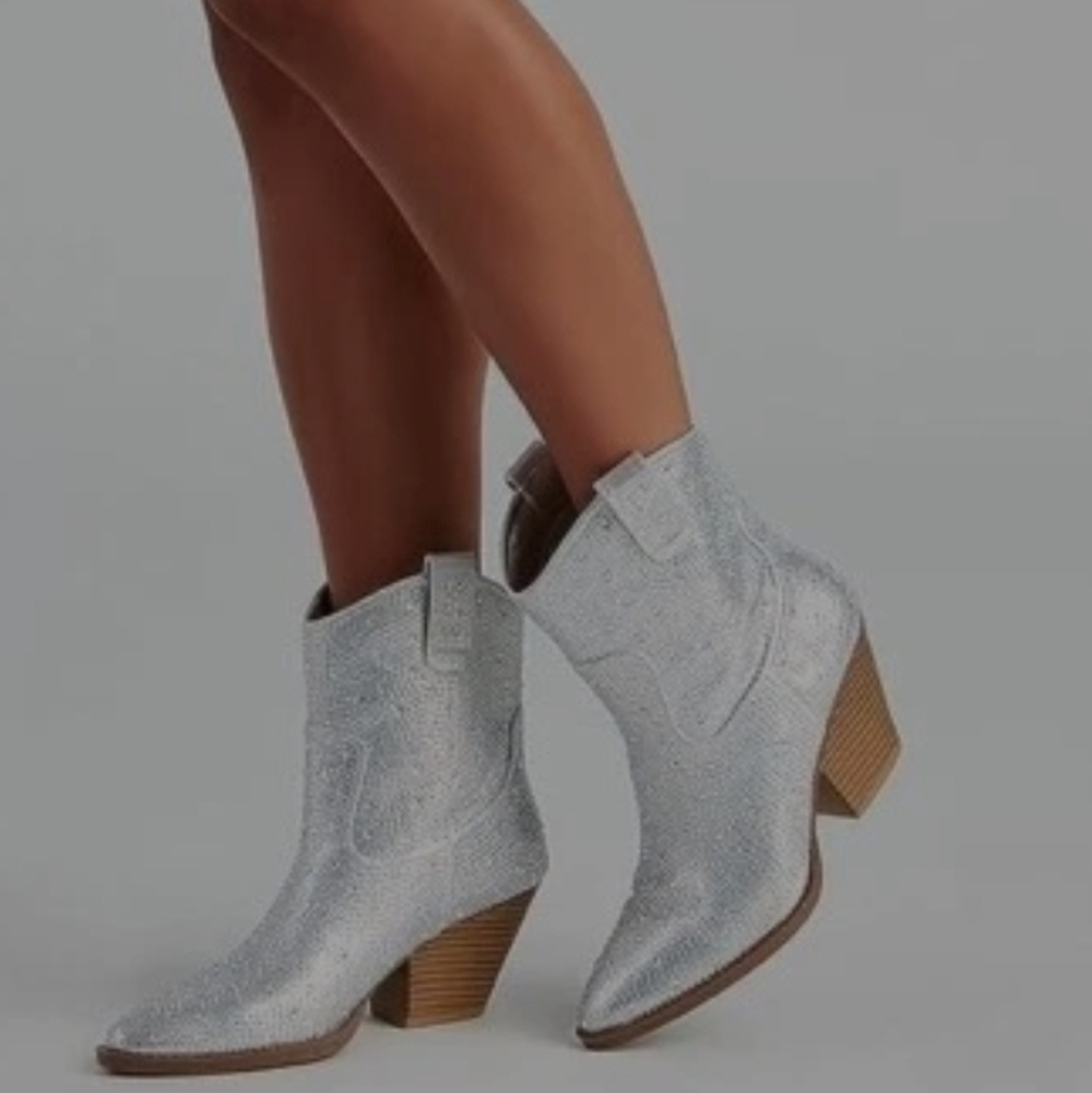 Forever Link Glittering Silver Ankle Booties